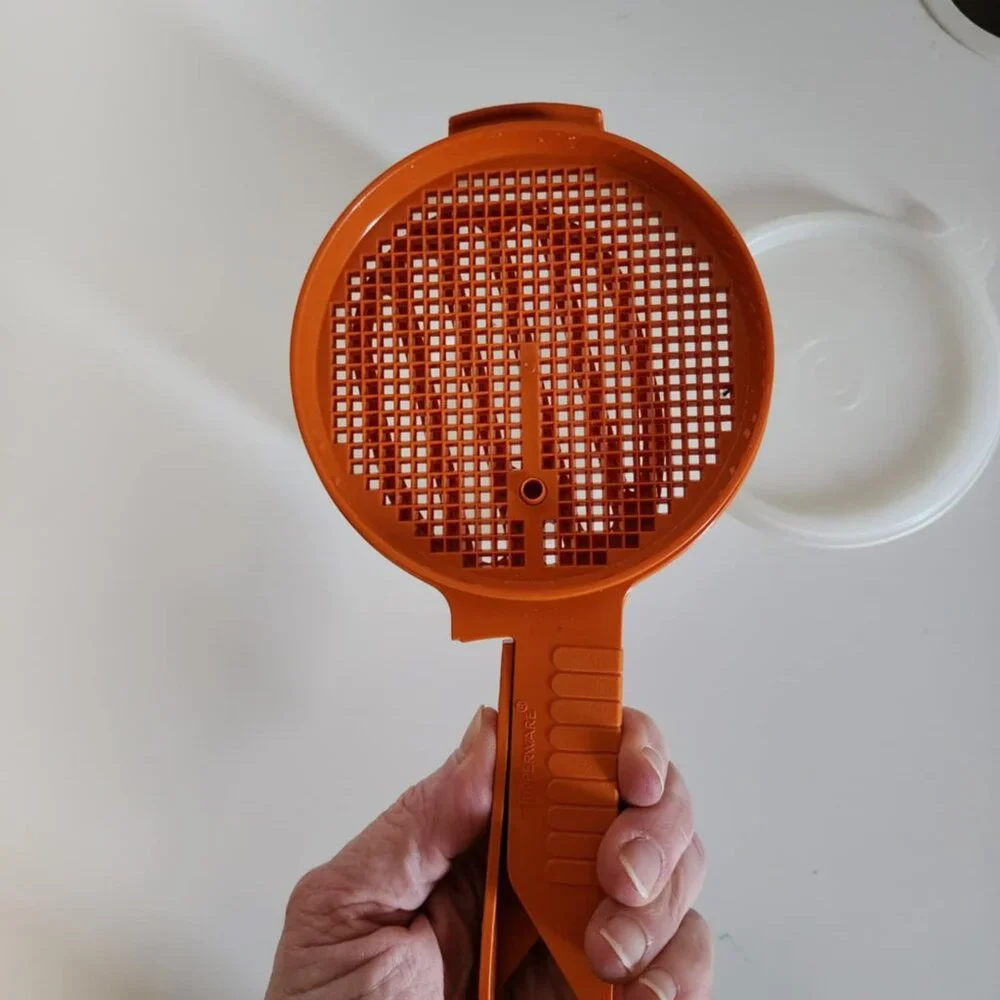 Vintage Tupperware Sift-It hand-held sifter